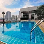 Executive 2 Bed Nana Bts 100M Bangkok Skyline