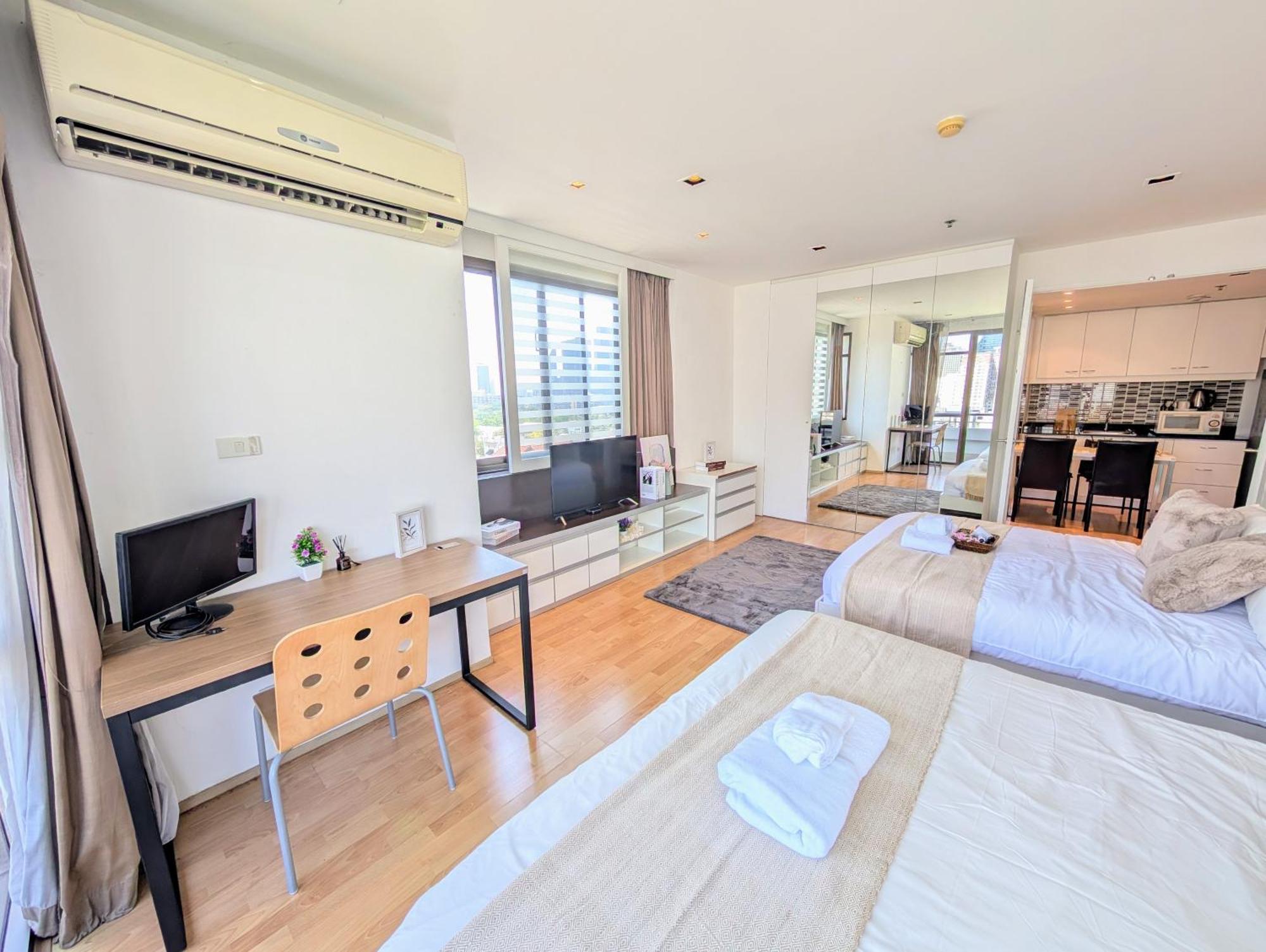 Executive 2 Bed Nana Bts 100m Skyline *